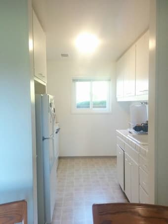 Sublet - EV lowrise, 2 bedroom apartment, Dec 3 - 23, $1700 3