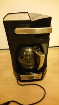 $5 Kitchen items (coffee maker, hand mixer, rice cooker ) 1