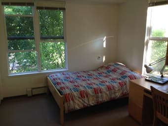 EV studio - 12/09-12/28 - negotiable rent 1