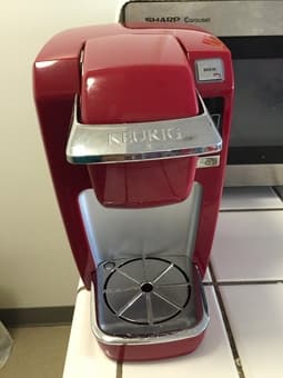 Keurig B31 coffee machine- $60 and Free Reusable cup and K-cups 1
