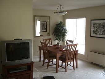 1BR apt available on 12th @ Oak Creek, very close to Stanford ($260) 1