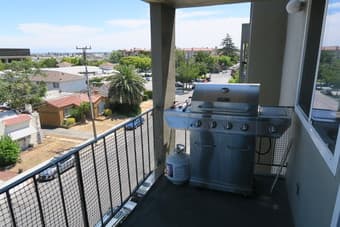 2 bedroom 1 bath apartment to share near downtown San Carlos 1