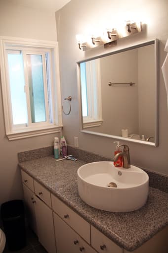 $900 - Shared room one block from Stanford 2