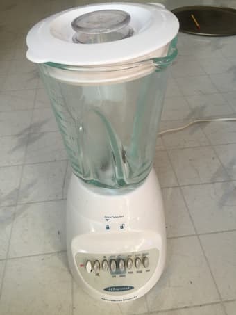 For sale: 食物料理机Hamilton blender ($10); 九阳豆浆机 Soybean Milk Maker($35) 1