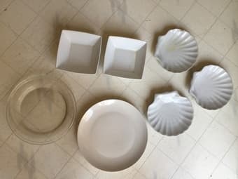 For sale: 4 ceramic cups陶瓷杯 ($5); cafeteria trays 托盘($3).,etc 3
