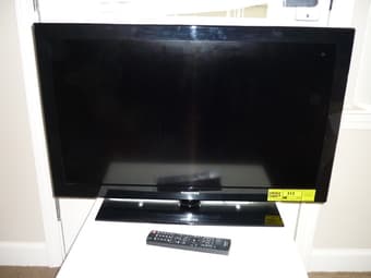 Toshiba 32" HDTV with DVD player***$120*** 1