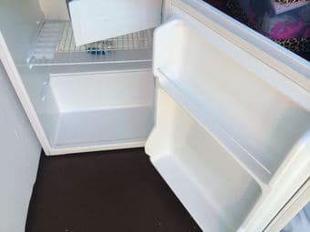 Small white refrigerator 2