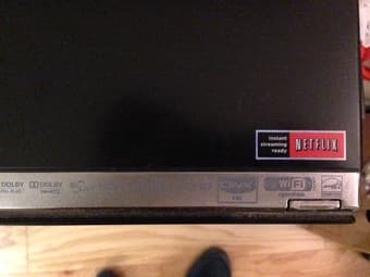 FOR SALE: Samsung 32" LED TV -720 P - 60 Hz & LG Blue Ray/DVD/Streamin 2