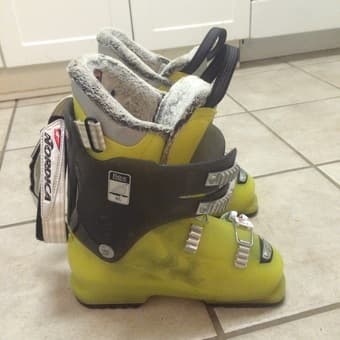 Women's Skis + boots +poles for sale!!! $175 2