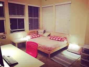 $1460 - Master bedroom of 3B3B Townhouse in Mountain View 3