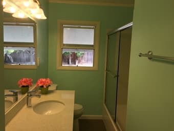 $950/mth 1 br in 3 br house in E. Palo Alto AVAILABLE MID FEB. 3