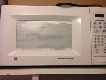 GE Microwave 0.7 Cu. Ft. $25 negotiable 1