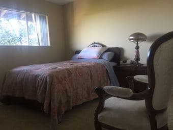 $1750 luxury 2bed 2bath apartment room to share 1