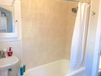 $950 - Shared girl's room one block from Stanford 2