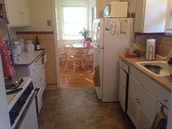 Shared room in house 5 minute walk from Stanford, $990 3