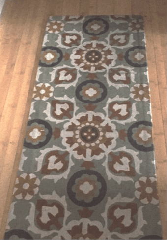 Moving sale: dining table, area rugs, wine glasses 1
