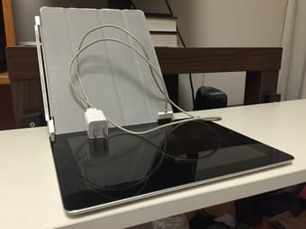 iPad 2 Black 32GB WiFi + Smart Cover = $180 1