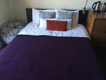 Queen size bed + Frame - $200! 1