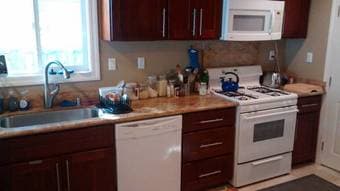 Share 2br-1ba house in Redwood City - $1250/month 2