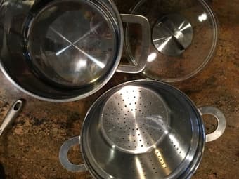 Pasta Pot with Lid and Strainer - 10$ 1