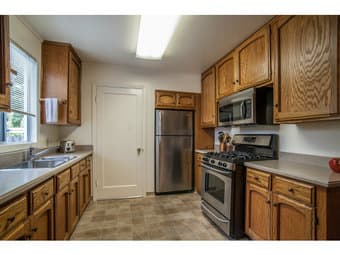 $1,390 m2m Private upstairs bedroom. Close to Stanford. Redwood City 2