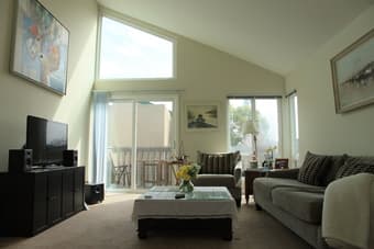 $2895 / 2br - $2895 / 2br / High Vaulted Sky Light Ceilings / Remodel 2