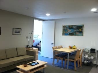 Room in 1 bed/1 bath available beginning June 5th in Kennedy in EV 3