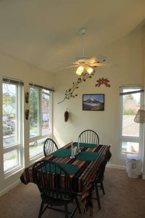 Remodeled 2 bedrooms/1.25 baths w/ balcony and sunroof!!! 2