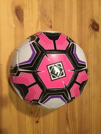 kid football儿童足球($10)，SPAIDING indoor/outdoor baskateball(斯伯丁)篮球($10) 1