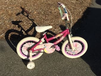 CHEAP GIRLS BIKES 16". ONLY $15 1