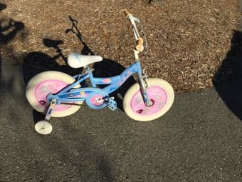 CHEAP GIRLS BIKES 16". ONLY $15 3