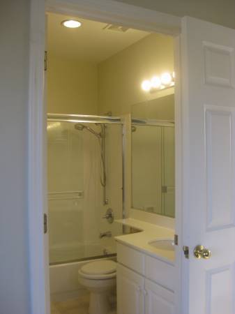 Downtown PA - En-Suite Room in AAA+ Location - Avail April 1 2