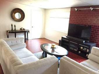 $950 - Spacious 2 story home - looking for young professionals roomate 1