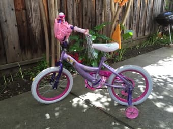 For sale: Bycicle for 3-6 yrs old girl($40)+helmet(free) 1