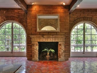 $1150 - beautiful room in LA hills, Look at pictures. 12 minutes to PA 3
