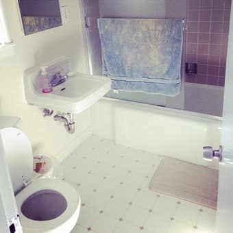 Master bedroom in 1 Bed/1 Bath apartment (5 min walk to Stanford) 2