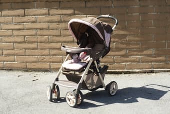 Graco baby car seat travel system (pink) $10 3