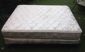 FOR FREE: Queen sized bed Stearns & Foster 1