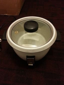 rice maker $15  stretchable shoe rack $10   pick up in EV 1