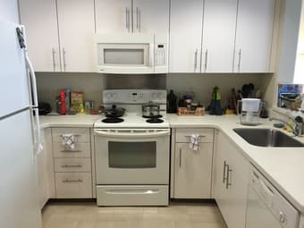 Munger Premium Studio (w/ Hardwood Floors!) - Avail. 6/4 - 9/24 3