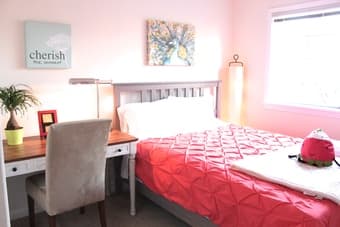 Short term private bedrooms is available now, near by Stanford! 2