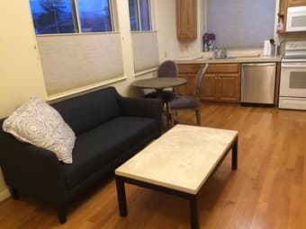 Private, fully furnished condo, 4 miles to Stanford, walk downtown 1