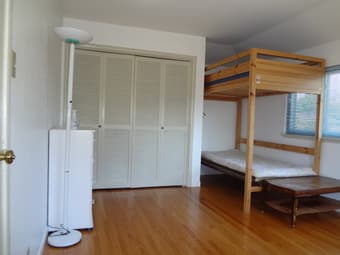 $1300 - Well lighted spacious (private) room on a quiet street (PA) 2
