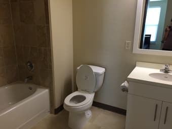 Munger Campus Room Sublet: $1400/mo 6/5-9/16 (dates flexible) (Female) 3