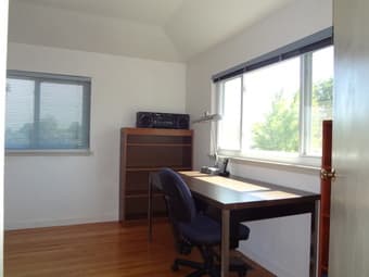 $1300 - Well lighted spacious (private) room on a quiet street (PA) 1