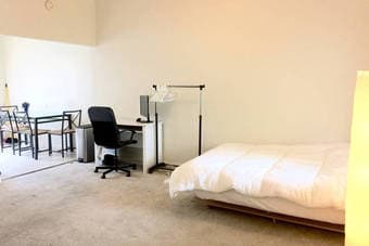 $800 Large & clean furnished living room near Stanford available now 1