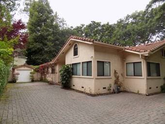 Sublet Available in Palo Alto (Minutes Away from Stanford) 1
