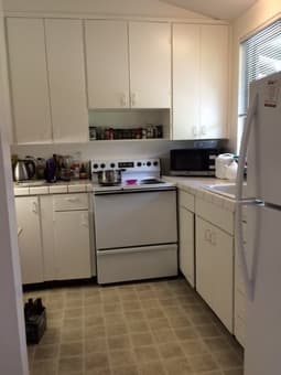 1 bedroom in 2 bed-1 bath EV apartment (Female) 3