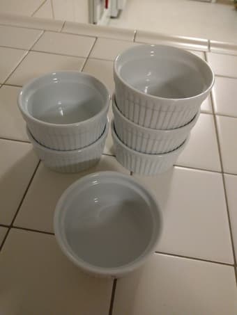 Kitchen stuff for sale - Italian coffee press and ramekins 2