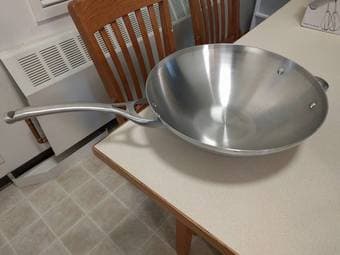 Calphalon contemporary 13-inch wok 60$ 1